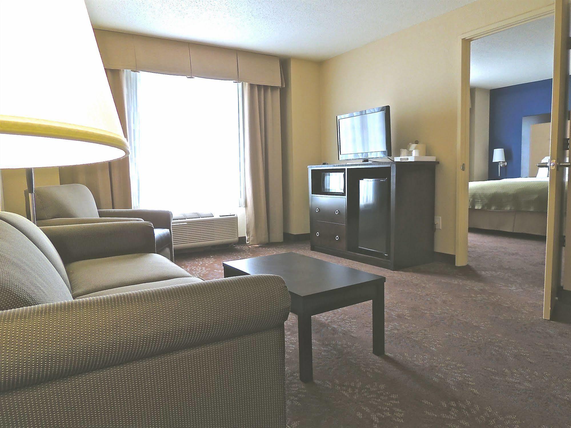 Holiday Inn Indianapolis North-Carmel By Ihg Exterior photo