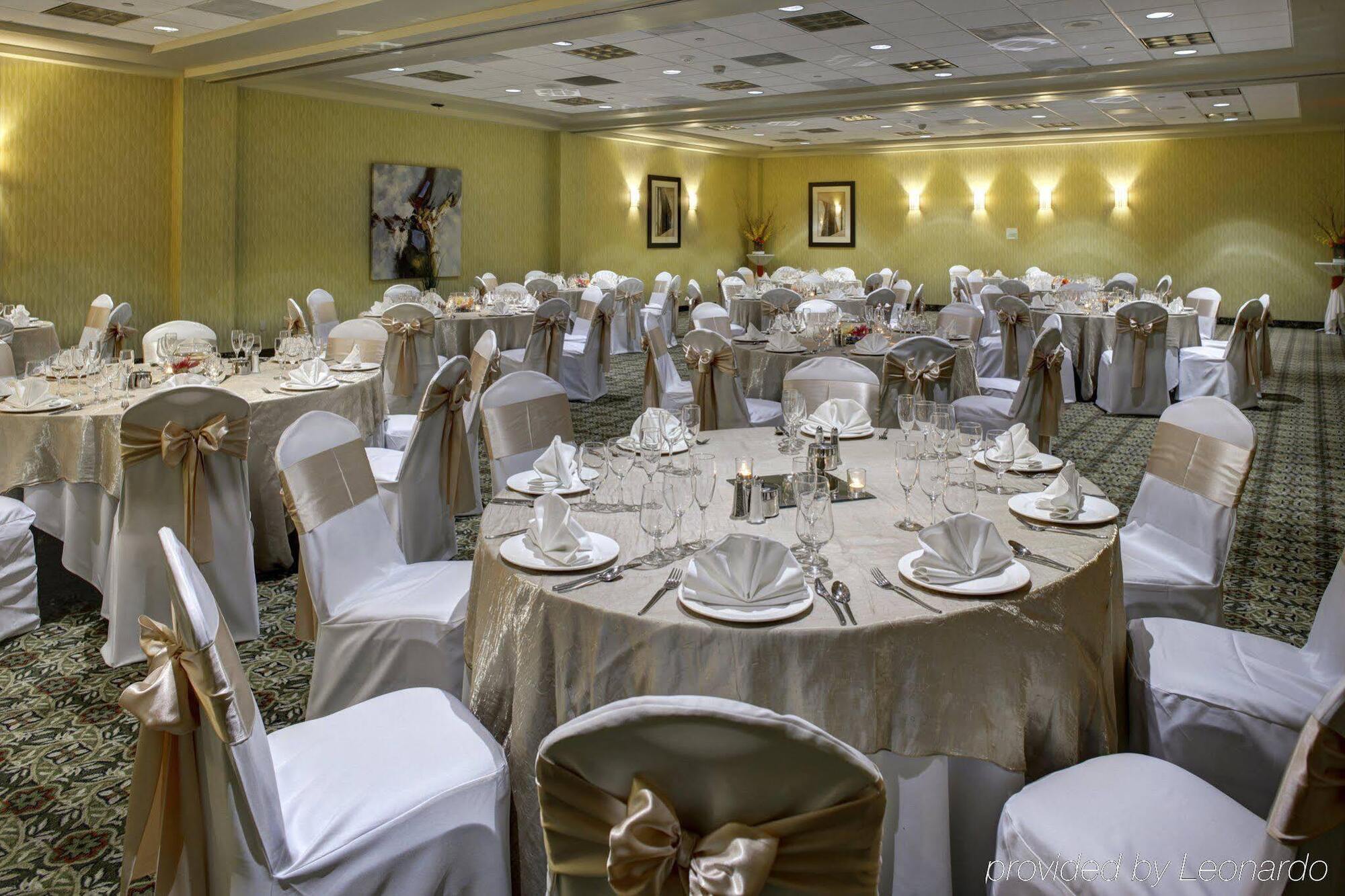 Holiday Inn Indianapolis North-Carmel By Ihg Exterior photo